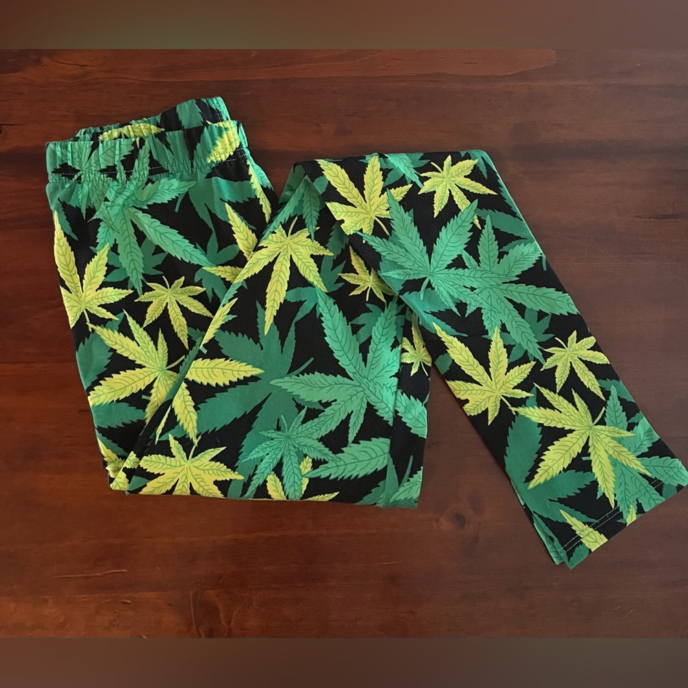 Cannabis print leggings